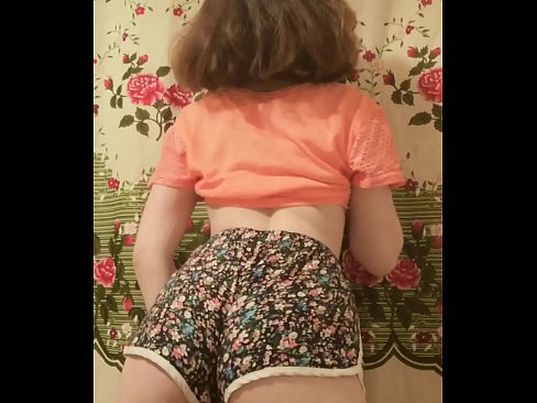 ❤️ Babe żagħżugħa sexy tqaxxir ix-xorts tagħha fuq il-kamera Porn Russu lilna ❌
