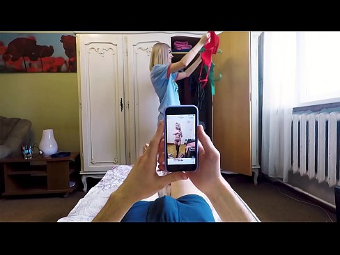 ❤️ Stepsister għamel lil ħuha jiġbor eżatt qabel ma daħlet id-dar Porn Russu lilna ❌