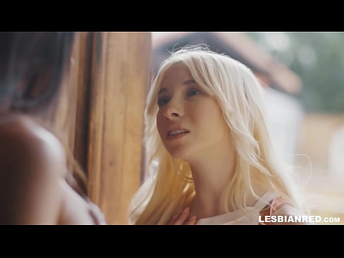 ❤️ It-tifla tiġi d-dar ftit xhur wara u tispiċċa tiekol il-pussy tal-stema taghha Porn Russu lilna ❌